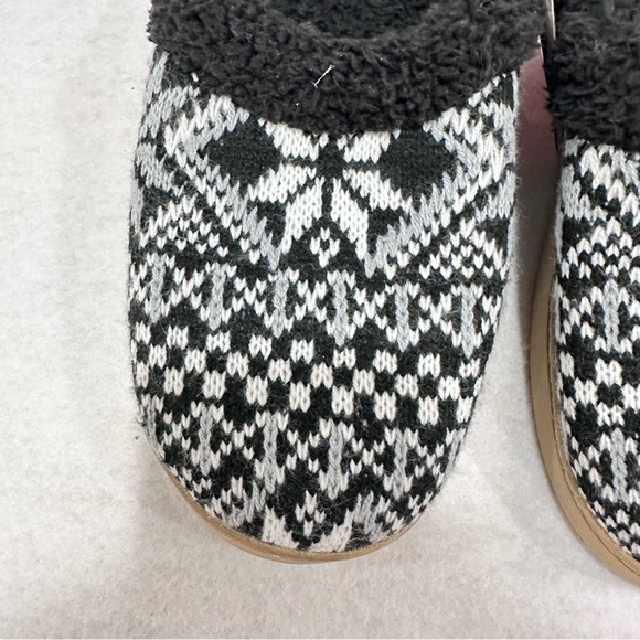 Women’s Medium Cuddl Duds Slippers - Picture 5 of 9